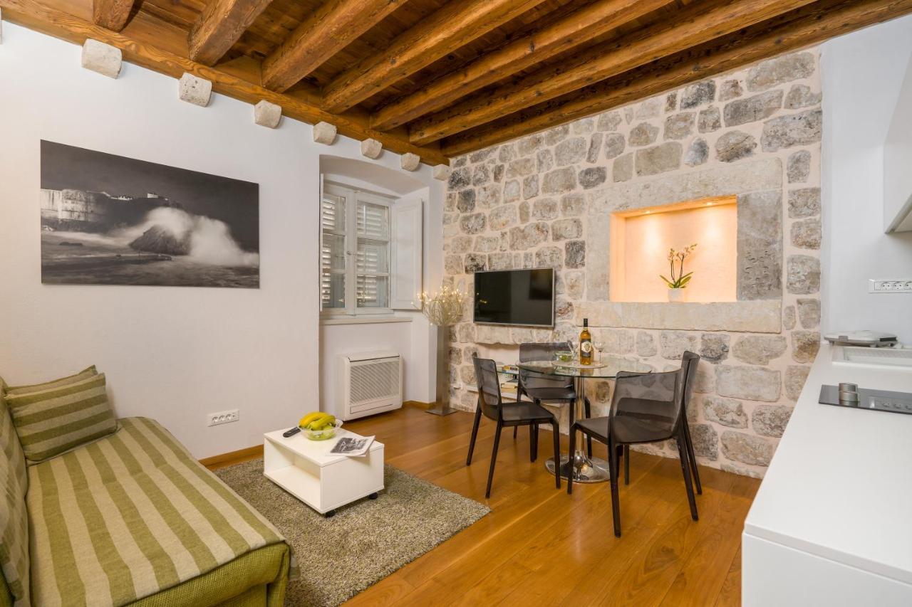 Nije Presa Apartment *